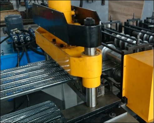 Rib lath manufacture machine